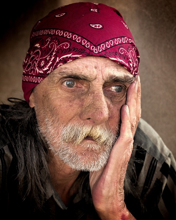 homeless-845711_960_720